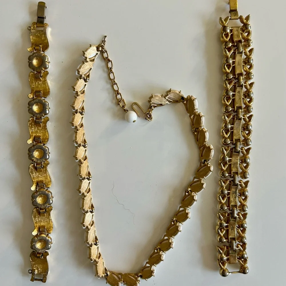 Gorgeous vintage Crown TRIFARI set necklace bracelets